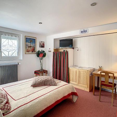 Neptune Apartment Роаян Екстериор снимка