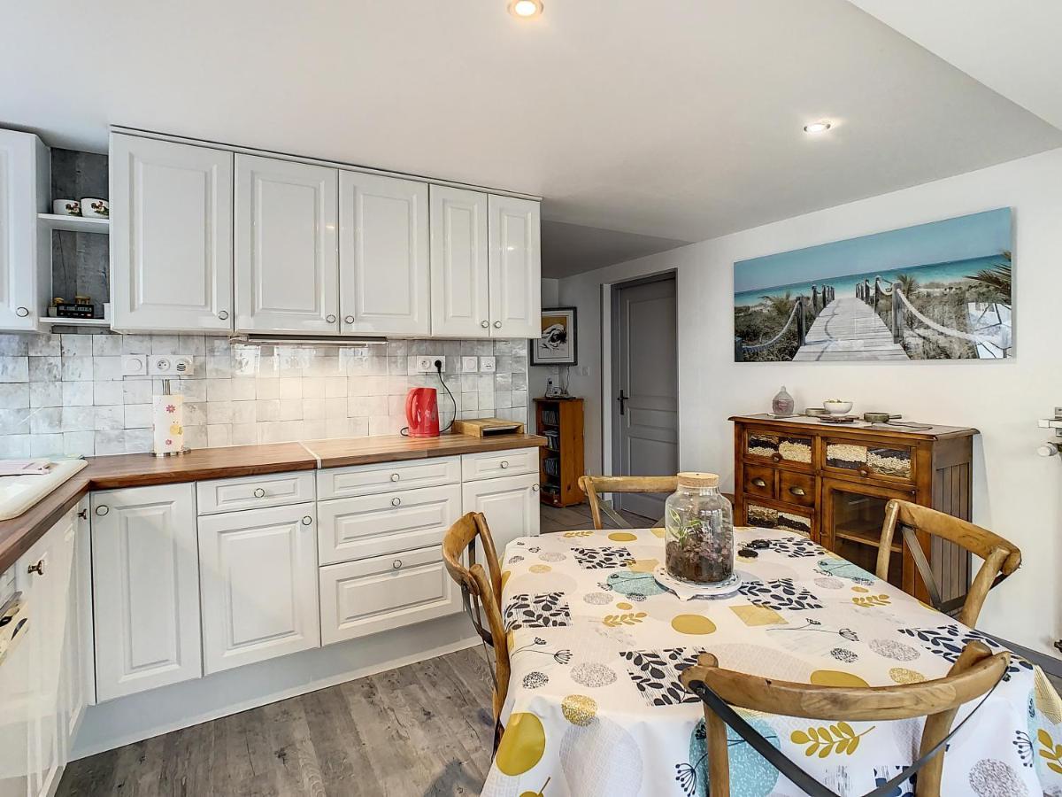 Neptune Apartment Роаян Екстериор снимка